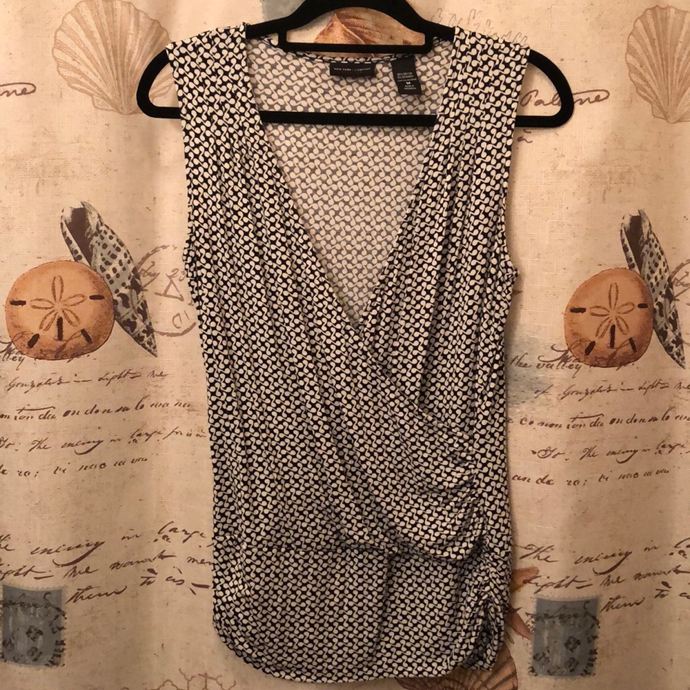 Sleeveless dress top black and white